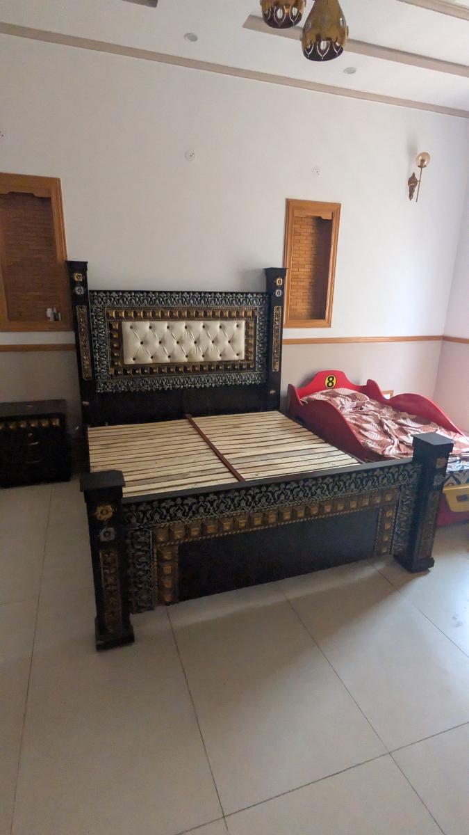 King size bed 