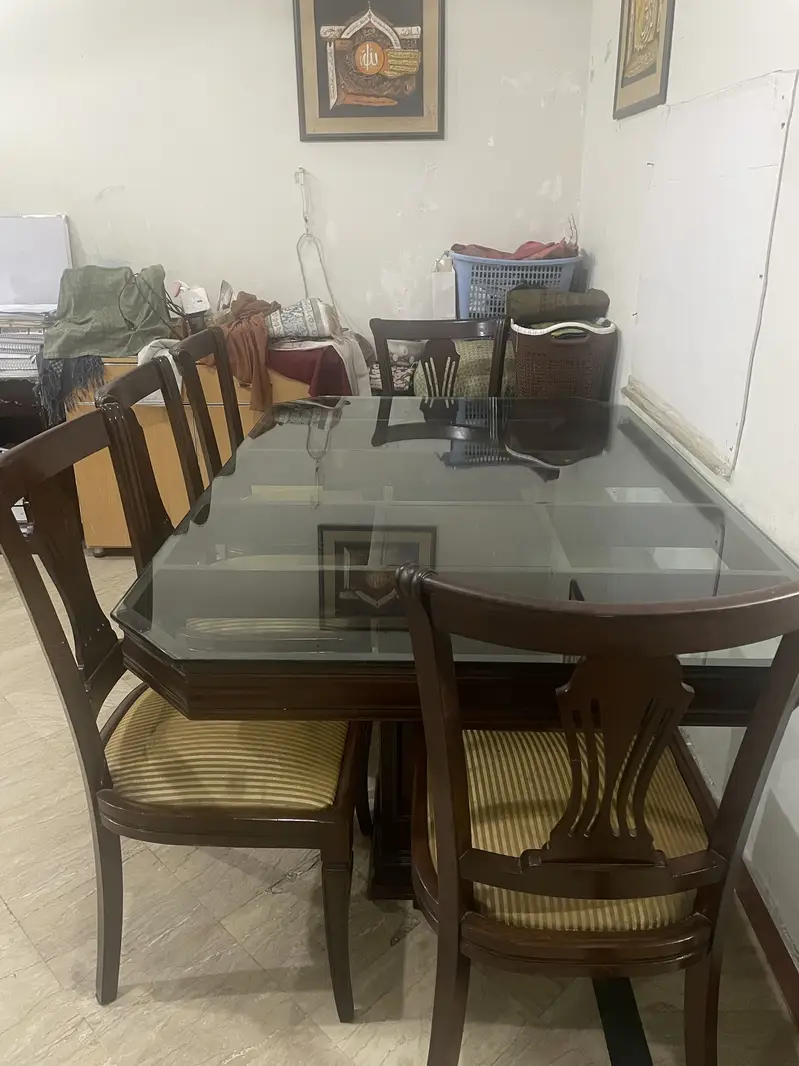 6 seater Dinning table