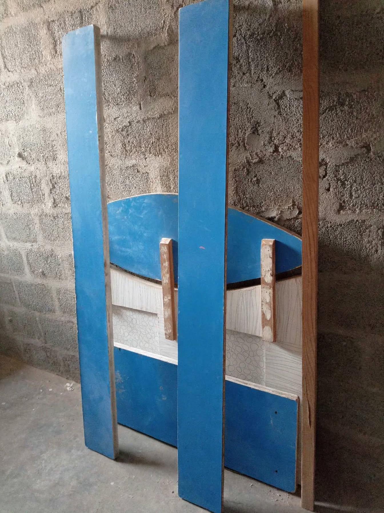 Single Bed 3.5 x 6 ft - Blue & White - MDF Laminated with Wooden Slats - Karachi photo 3