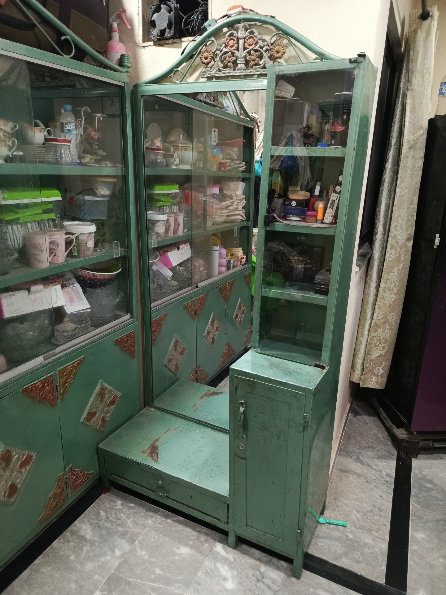 Heavy Iron Furniture Set for Sale in Lahore – Bed, Dressing, Showcase & Sofa photo 3