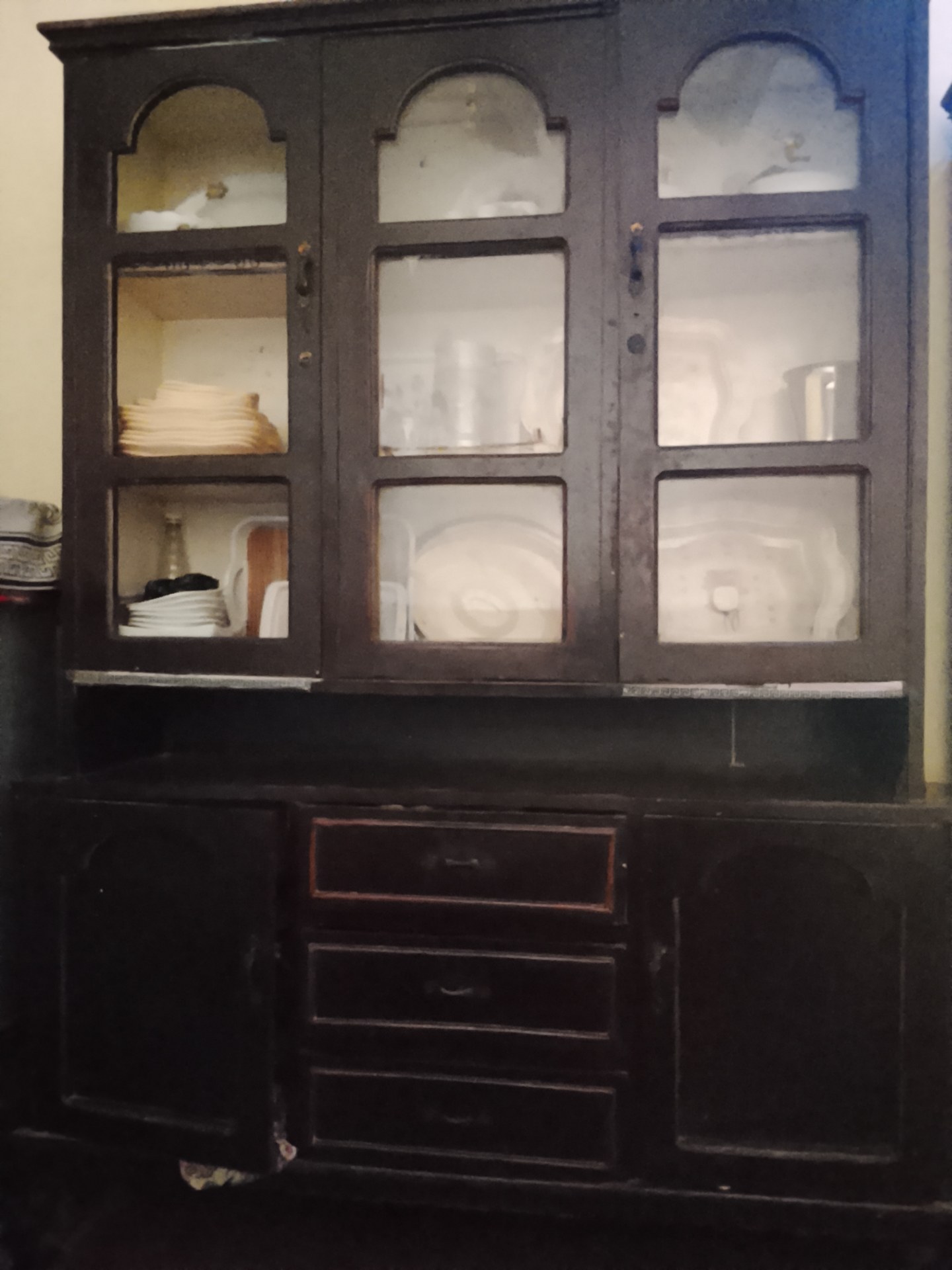 Pure wood showcase 